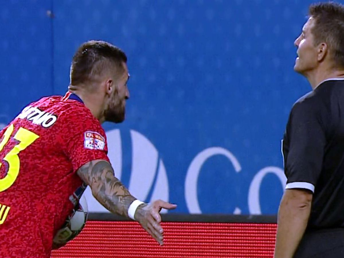 VIDEO+FOTO Cine i-a acordat penalty Craiovei cu FCSB: exclus din arbitraj în 2009, s-a băgat peste „central”