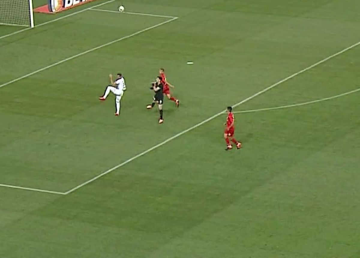 FOTO Ce prostie a făcut Andrei Vlad! Elvir Koljic, lovit cu pumnul în față de portarul FCSB