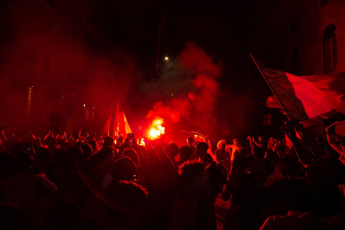 Fani italieni sărbătorind câștigarea EURO 2020