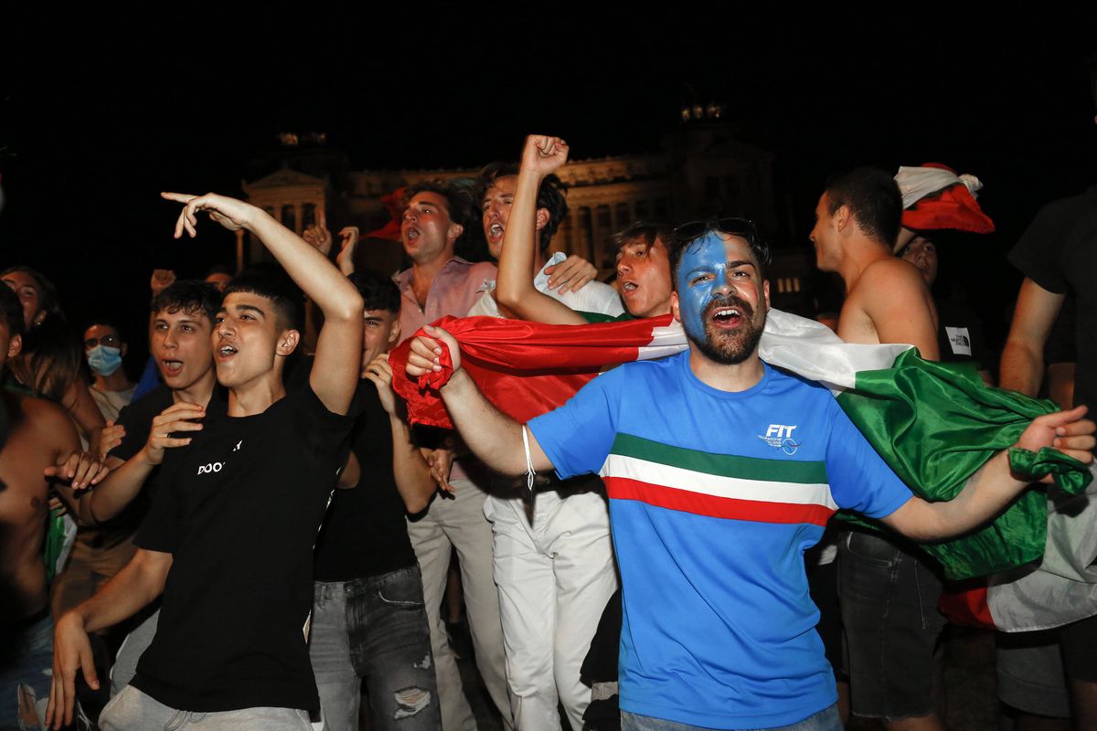 Cea mai nebună bucurie! Ce a făcut De Rossi în vestiar după ce Italia a câștigat EURO