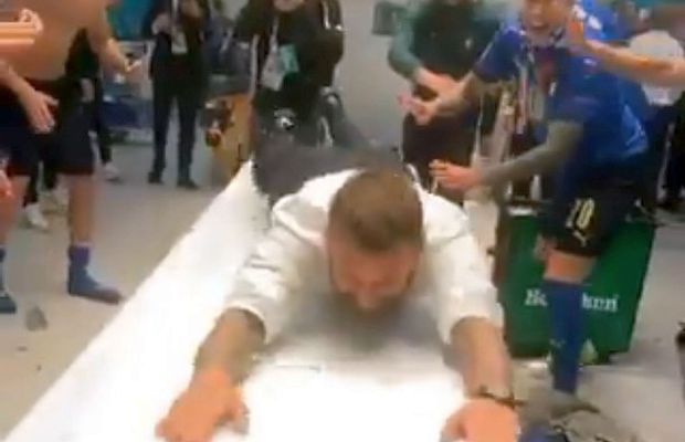 Cea mai nebună bucurie! Ce a făcut De Rossi în vestiar după ce Italia a câștigat EURO