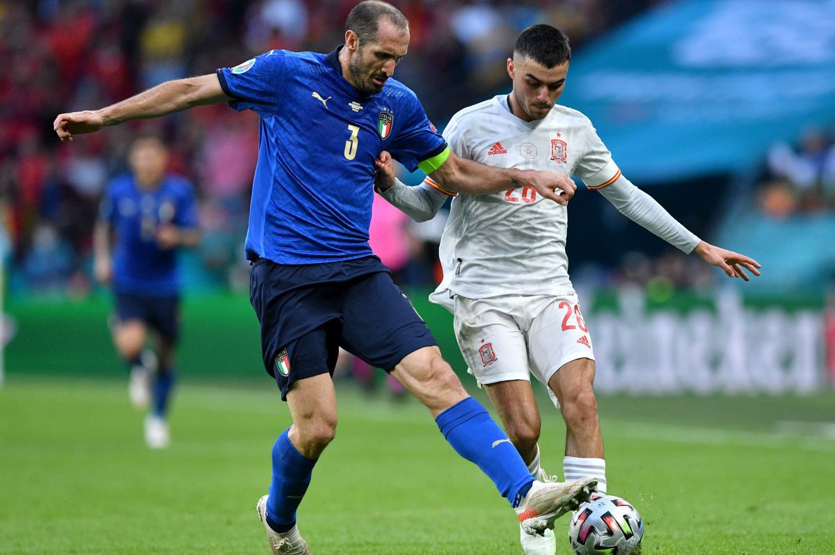 Superlativele EURO 2020 » Au fost aleși cei mai buni jucători ai turneului, iar Cosmin Contra a făcut parte din comisie