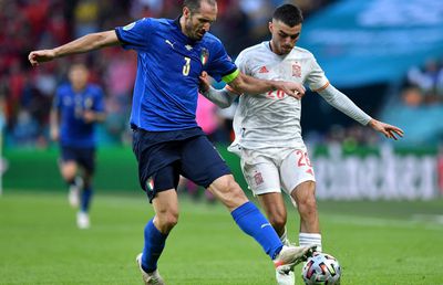 Superlativele EURO 2020 » Au fost aleși cei mai buni jucători ai turneului, iar Cosmin Contra a făcut parte din comisie