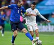 Pedri, în duel cu Giorgio Chiellini // foto: Guliver/gettyimages