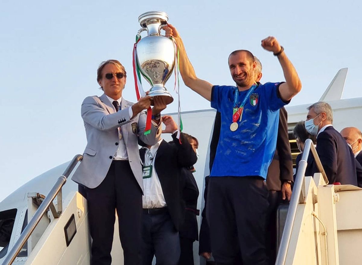 Trofeul EURO 2020 a ajuns în Italia