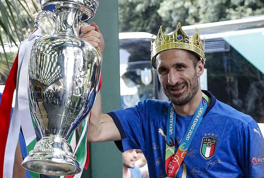Italienii au revenit în țară cu trofeul EURO // FOTO: Isntagram
