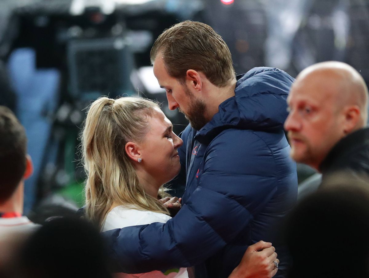Imagini emoționante » Harry Kane și-a consolat soția în lacrimi după ce Anglia a pierdut EURO 2020: „Acest eșec ne va urmări multă vreme”