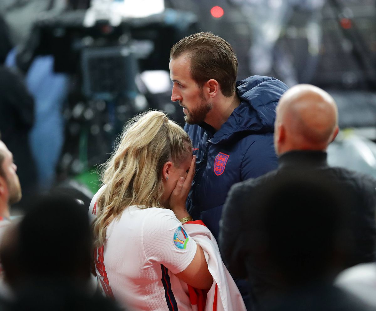Imagini emoționante » Harry Kane și-a consolat soția în lacrimi după ce Anglia a pierdut EURO 2020: „Acest eșec ne va urmări multă vreme”
