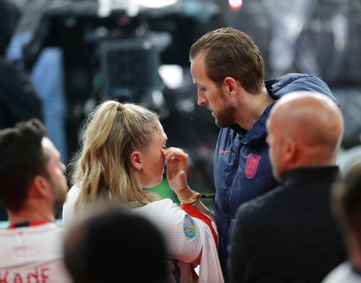 Imagini emoționante » Harry Kane și-a consolat soția în lacrimi după ce Anglia a pierdut EURO 2020: „Acest eșec ne va urmări multă vreme”