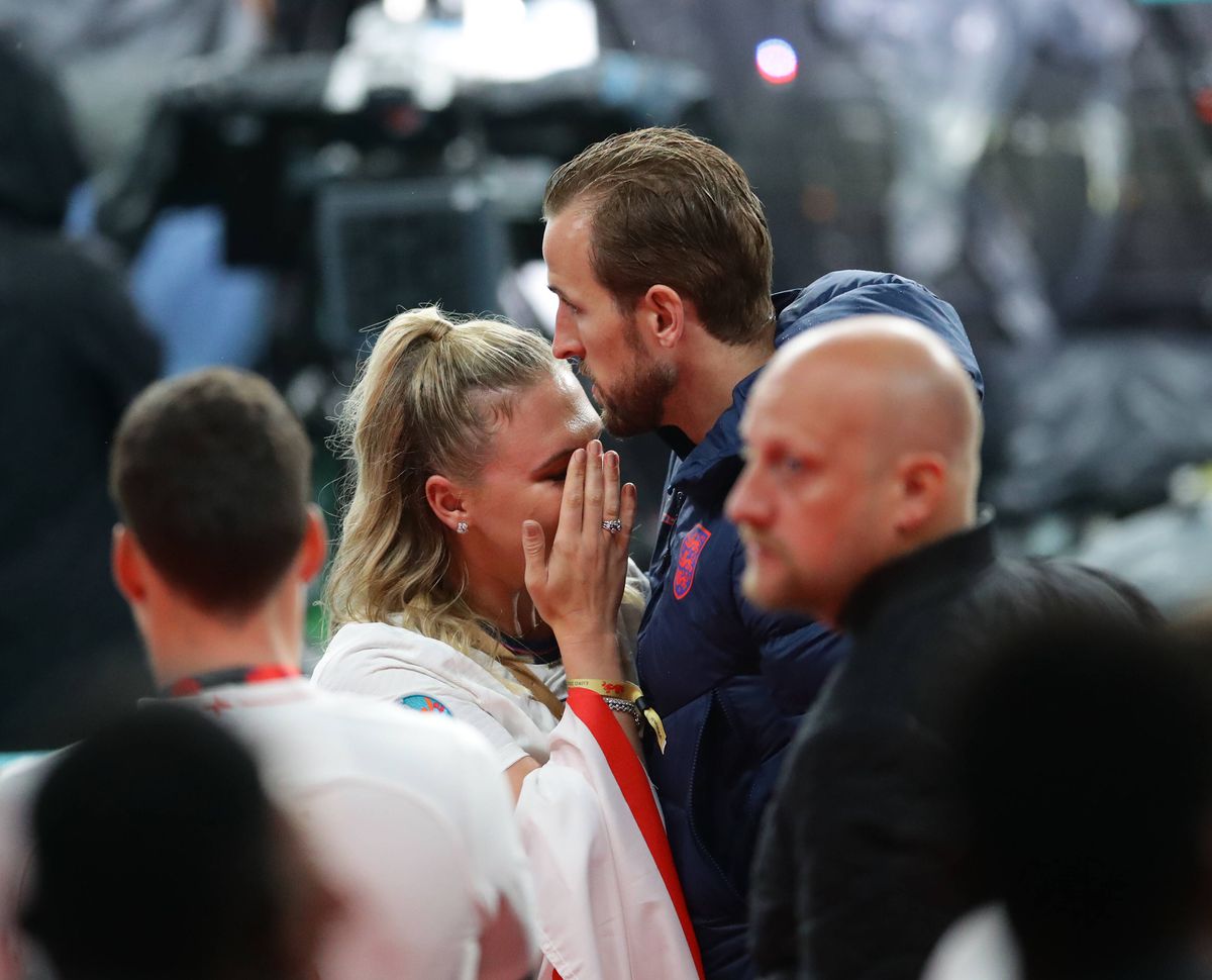Imagini emoționante » Harry Kane și-a consolat soția în lacrimi după ce Anglia a pierdut EURO 2020: „Acest eșec ne va urmări multă vreme”
