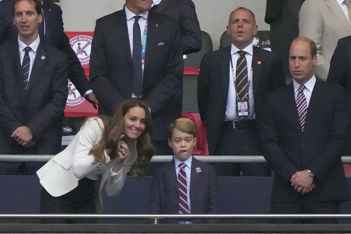 Micuțul prinț George a cucerit pe toată lumea » Imaginile care fac înconjurul lumii