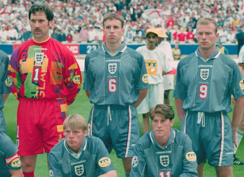Gareth Southgate între David Seaman și Alan Sharrer la Euro 1996, foto: Guliver/gettyimages