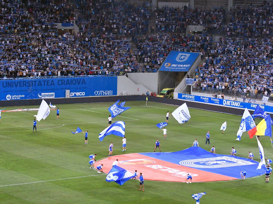 Spectacol în tribune, dar și pe teren, până la începerea meciurilor mascote MATCHDAY EXPERIENCE, episodul 7 » CS Universitatea Craiova, campioana unor mari detalii » Oltenii au primit cea mai mare notă de până acum