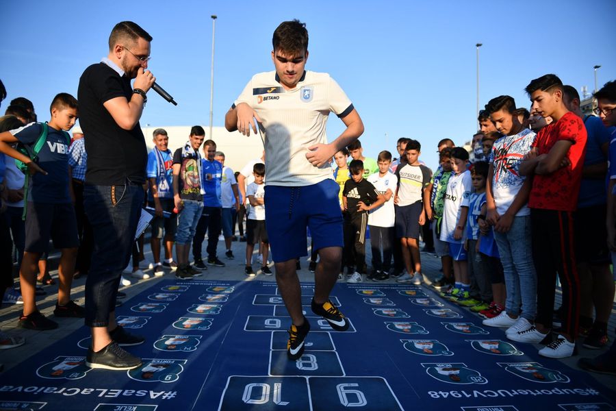 Suporterii au parte de multe concursuri cu premii înaintea fiecărui meci MATCHDAY EXPERIENCE, episodul 7 » CS Universitatea Craiova, campioana unor mari detalii » Oltenii au primit cea mai mare notă de până acum