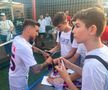 FCSB și-a prezentat noul echipament în fața a sute de oameni » MM Stoica, euforic: „Unii și-ar dori să aibă pe stadion audiența pe care noi o avem aici pe mall”. Cele mai tari imagini de la eveniment