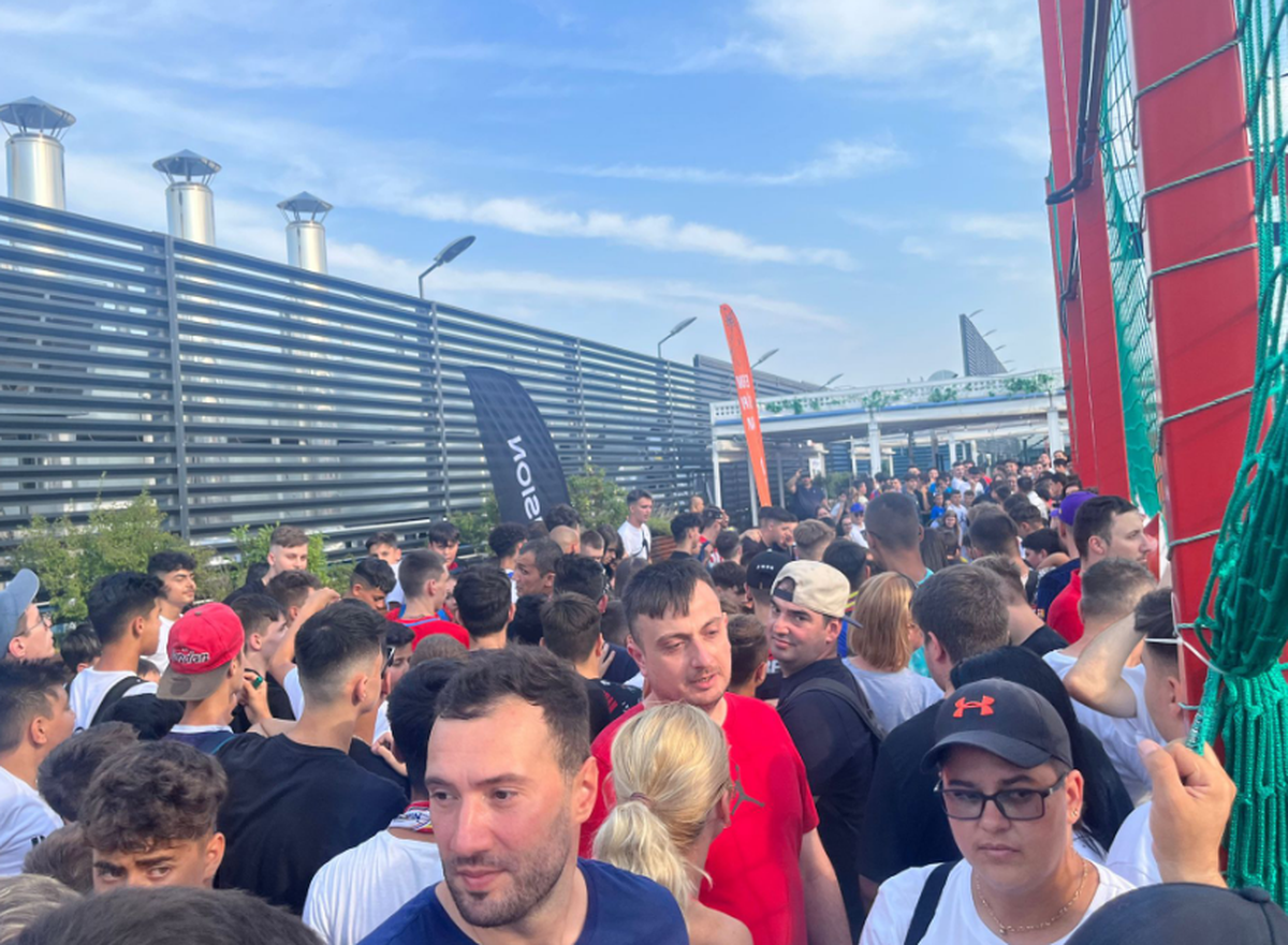 FCSB își prezintă noile tricouri