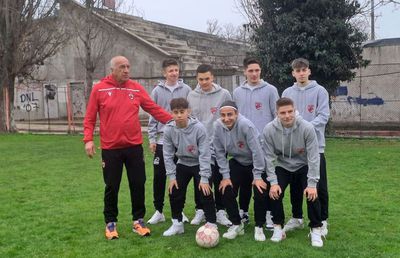 Dezvăluiri incredibile despre condițiile în care se antrenează juniorii lui Dinamo: „Beau apă de la o cișmea. Au o ladă frigorifică făcută din polistiren”