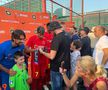 FCSB și-a prezentat noul echipament în fața a sute de oameni » MM Stoica, euforic: „Unii și-ar dori să aibă pe stadion audiența pe care noi o avem aici pe mall”. Cele mai tari imagini de la eveniment