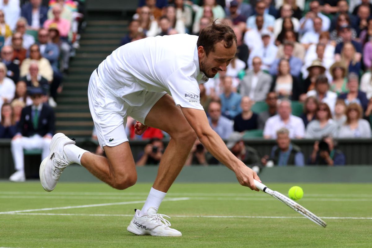 Carlos Alcaraz, victorie cu Medvedev și calificare în finală » Își va apăra titlul la Wimbledon: „Am avut emoții la început, m-a dominat”