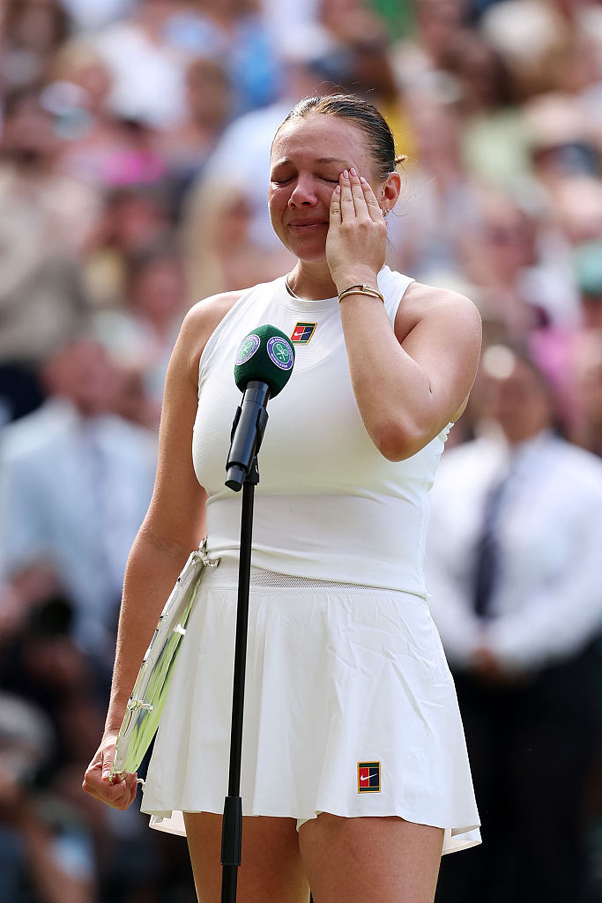 Devastată! Amanda Anisimova n-a putut vorbi din cauza lacrimilor, după finala pierdută cu un scor istoric la Wimbledon