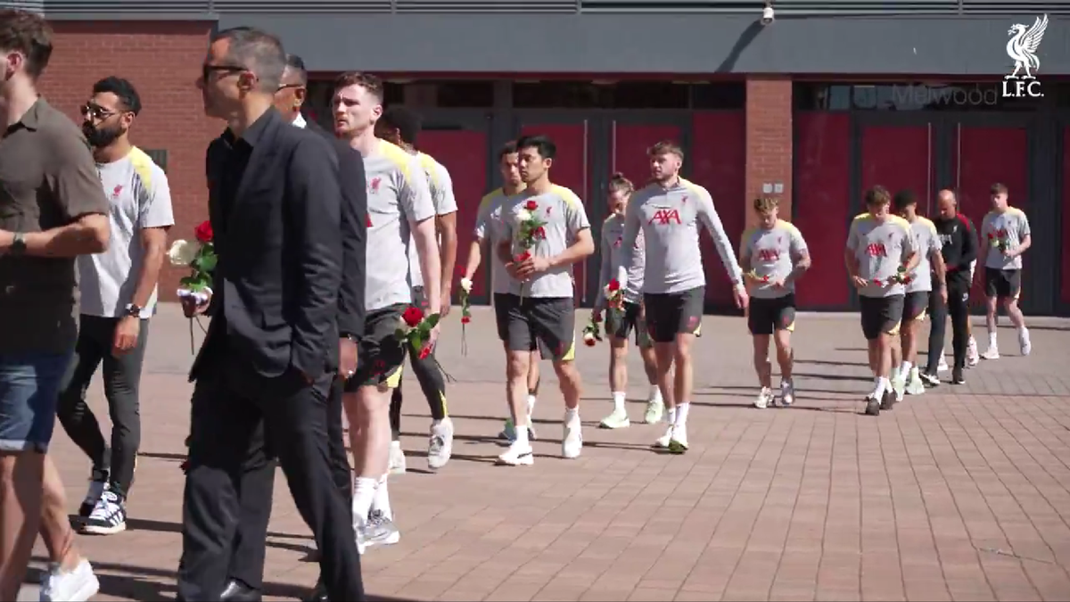 Anfield, în doliu: Jucătorii lui Liverpool au depus flori în memoria lui Diogo Jota