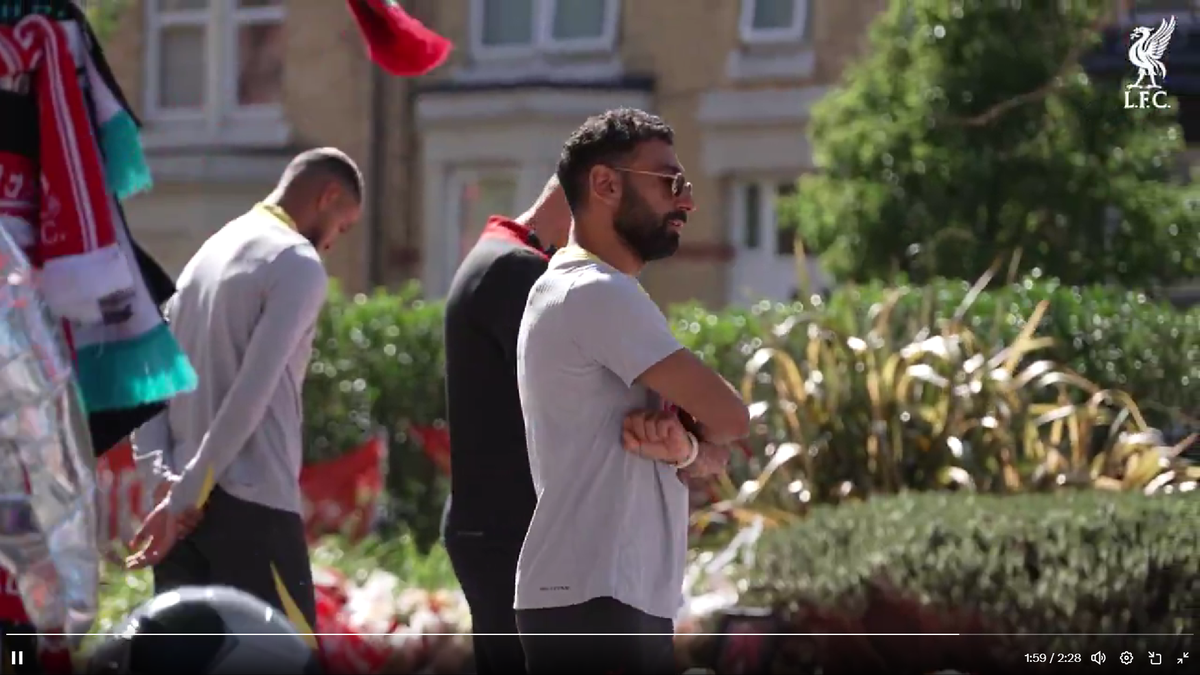 Anfield, în doliu: Jucătorii lui Liverpool au depus flori în memoria lui Diogo Jota