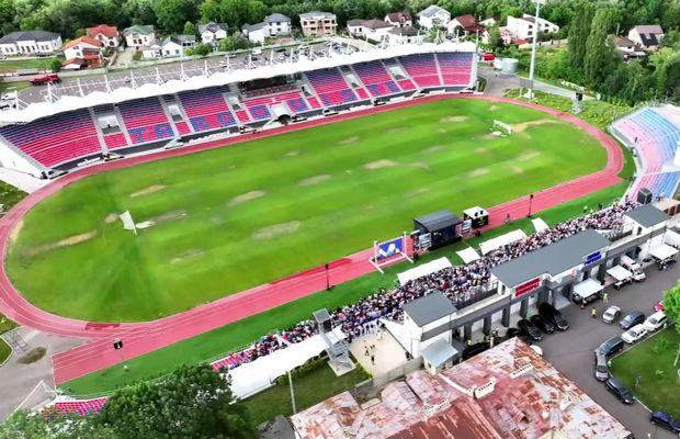 Lămuririle primarului, după apariția imaginilor cu gazonul în stare deplorabilă: „Se fac lucrări. Evident, la sfatul specialiștilor”