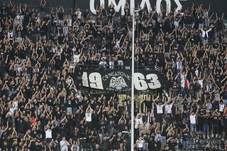 Tribuna oaspeților închisă la Lyon - PAOK: suporterii greci s-au întors din drum