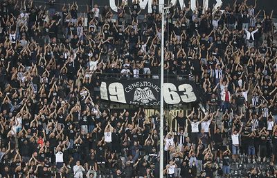 Tribuna oaspeților închisă la Lyon - PAOK: suporterii greci s-au întors din drum