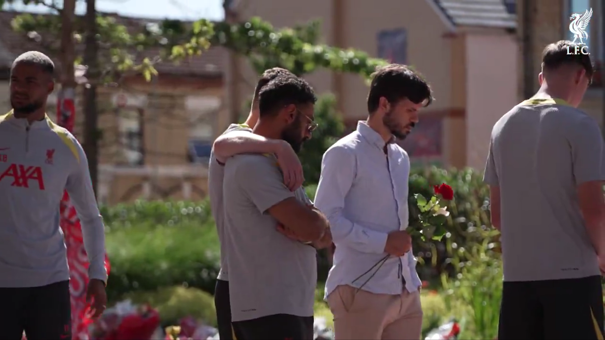 Anfield, în doliu: Jucătorii lui Liverpool au depus flori în memoria lui Diogo Jota
