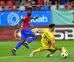 David Kiki versus Cătălin Căbuz în FCSB – Hermannstadt // FOTO: Cristi Preda (GSP)