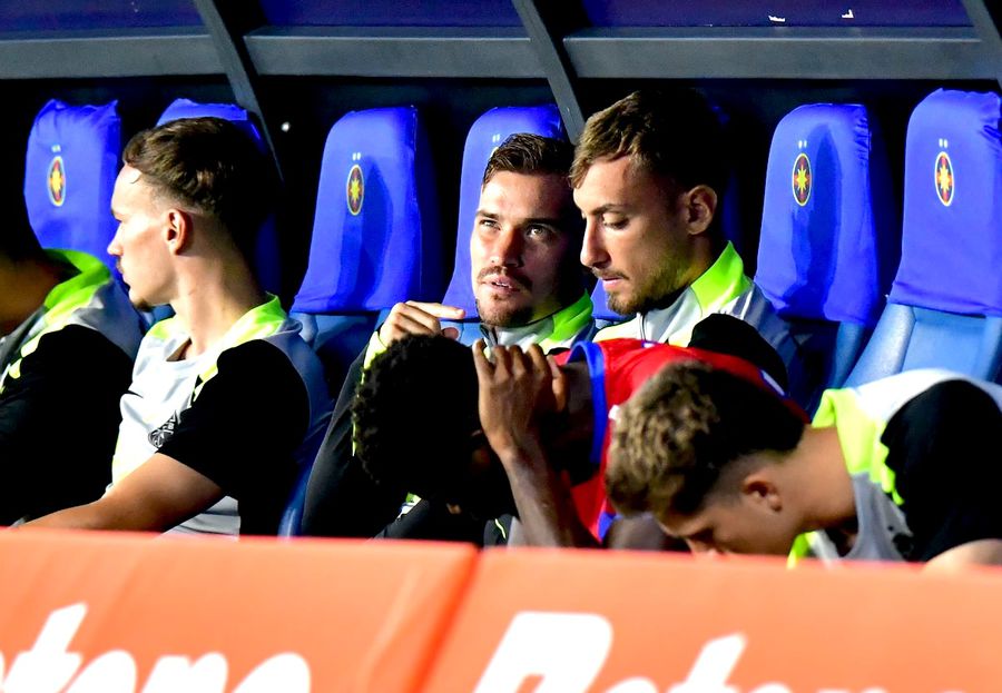 Darius Olaru, pe bancă la FCSB, foto: GSP Gigi Becali a anunțat primul 11 pentru FCSB - Inter d'Escaldes, dar face o declarație curioasă: „Nu e cea mai bună echipă. Să spun de ce” + O vedetă trebuie „să lucreze 6 luni la plămâni”