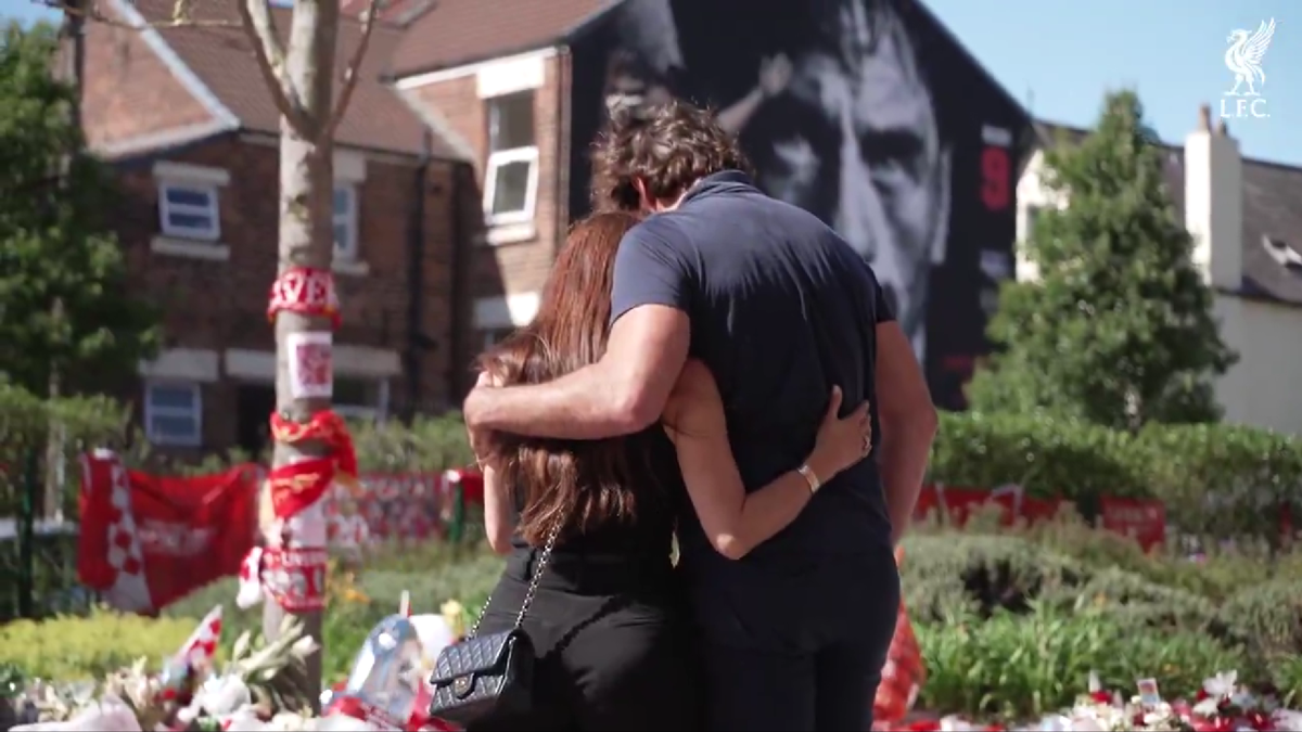 Anfield, în doliu: Jucătorii lui Liverpool au depus flori în memoria lui Diogo Jota