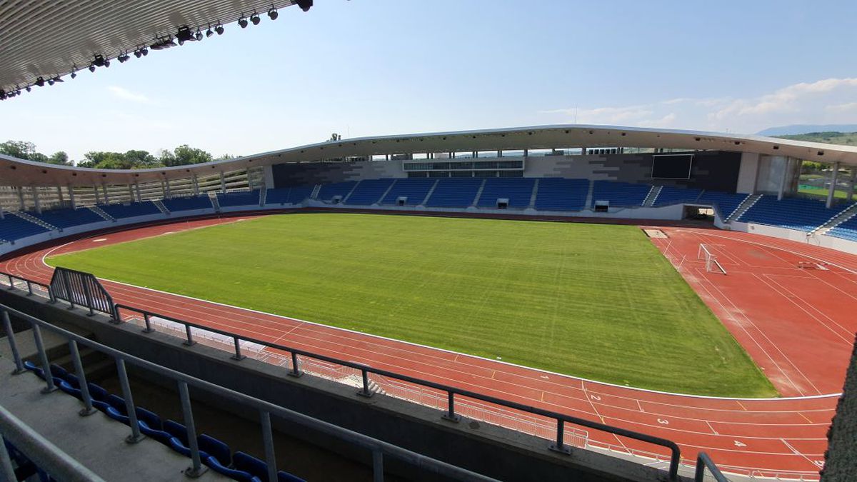 VIDEO+FOTO În fine, e gata și stadionul de la Tg. Jiu! Ce echipă va juca prima dată pe noua arenă