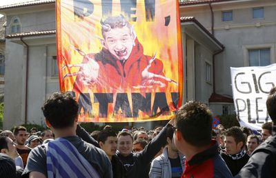 FCSB // De la dracu’ la euro falși! Istoria relației tumultoase dintre Gigi Becali și fanii FCSB: „Fă-ți bagajele, te așteaptă oile” vs. „ Huligani, bețivi, drogați”