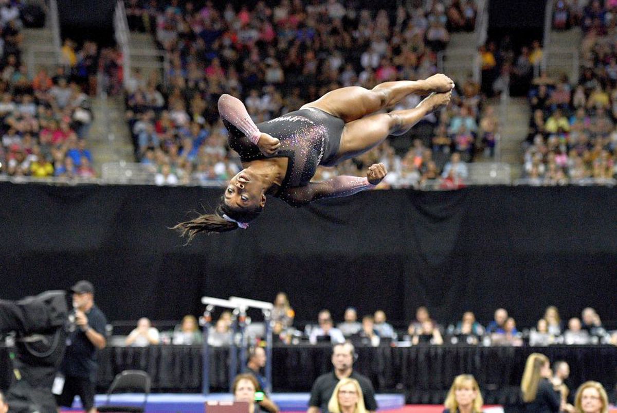 VIDEO + FOTO Simone Biles, exerciții uluitoare! Coborâre în premieră la bârnă și un salt triplu-dublu la sol