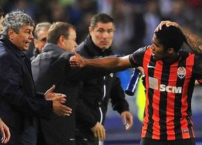 Un jucător a aruncat cu o sticlă de platic spre Lucescu în vestiar! Cum a reacționat antrenorul