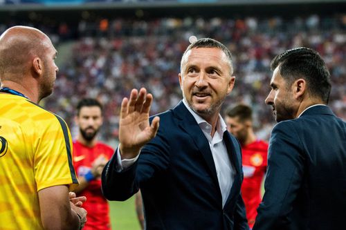 Mihai Stoica, managerul general al lui FCSB, a uitat de conflictele cu Peluza Nord și strigă adunarea înaintea derby-ului cu Rapid.