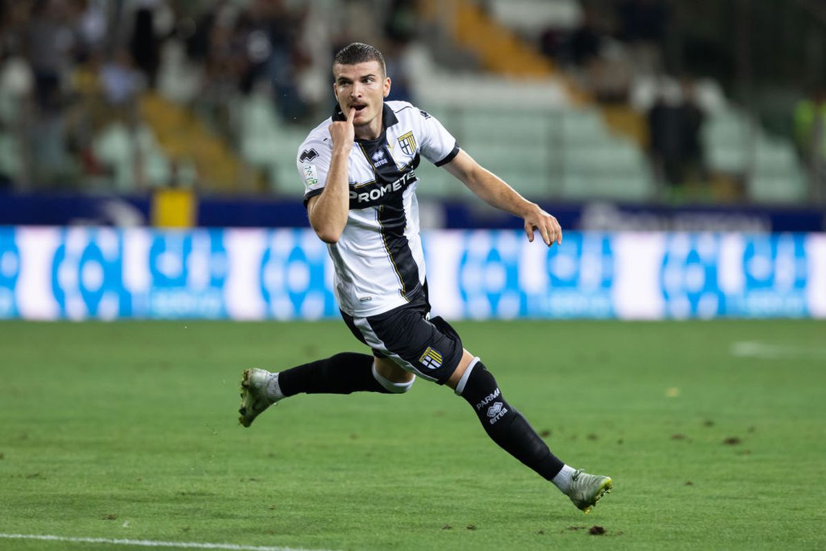 Românii au făcut show în primul meci al sezonului din Serie B! Dennis Man și Valentin Mihăilă, goluri în Parma - Bari