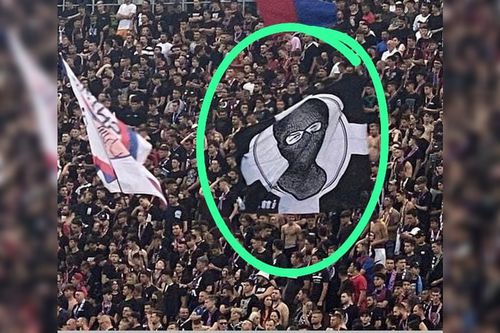 Steagul galeriei FCSB, interpretat drept neo-nazist de UEFA, la meciul cu Dunajska Streda