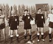 Căpitanii Anghelinei și Coraș înainte de un meci Oțelul - Sportul. Arbitrul de centru este Ion Crăciunescu