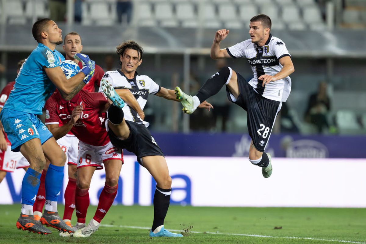 Românii au făcut show în primul meci al sezonului din Serie B! Dennis Man și Valentin Mihăilă, goluri în Parma - Bari