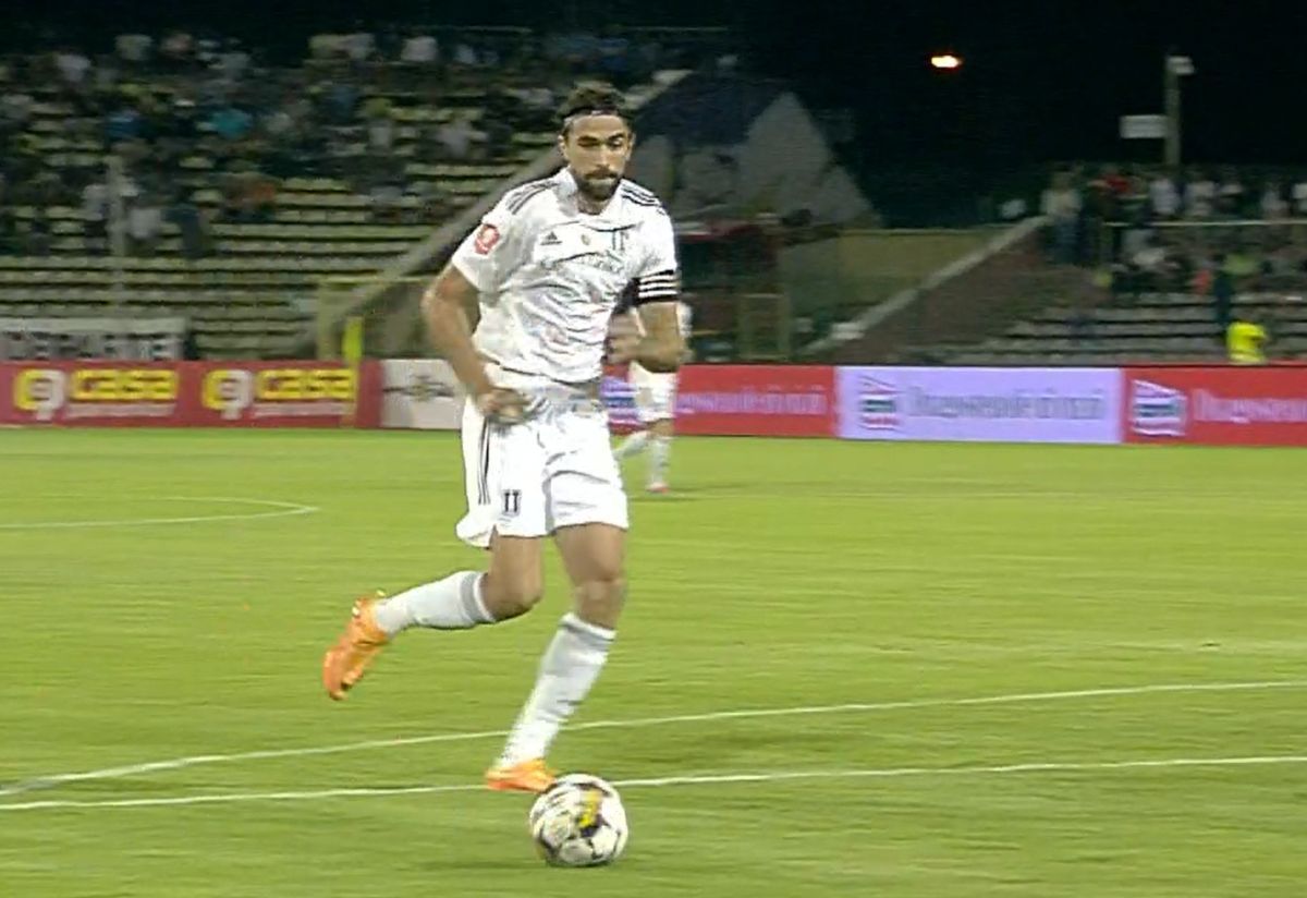 Iasmin Latovlevici, gafă de amator în FC Argeș - FCU Craiova! Compagno i-a mulțumit și a înscris