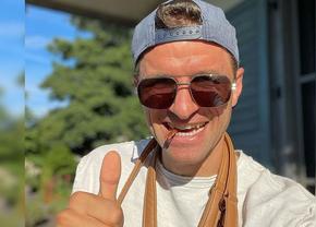 Muller a „dat-o de gol” pe Bayern: „Bun venit, Harry! Astăzi voi vorbi despre nucile PeKane” :)