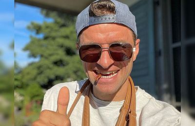 Muller i-a luat-o înainte lui Bayern: „Bun venit, Harry! Astăzi voi vorbi despre nucile PeKane” :)