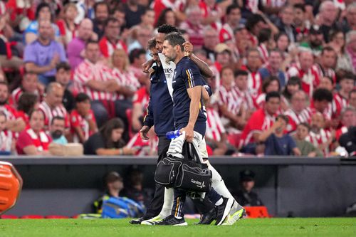 Real Madrid s-a impus pe terenul lui Athletic Bilbao, scor 2-0, în prima etapă a noului sezon din La Liga. În minutul 48, Eder Militao (25 de ani), fundașul central brazilian al oaspeților, s-a accidentat și a fost înlocuit.