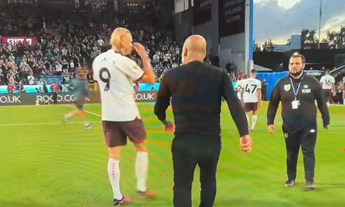 Pep Guardiola, furios la pauză cu Burnley! » S-a dus direct la Haaland, care marcase două goluri. Nici camera TV nu a scăpat