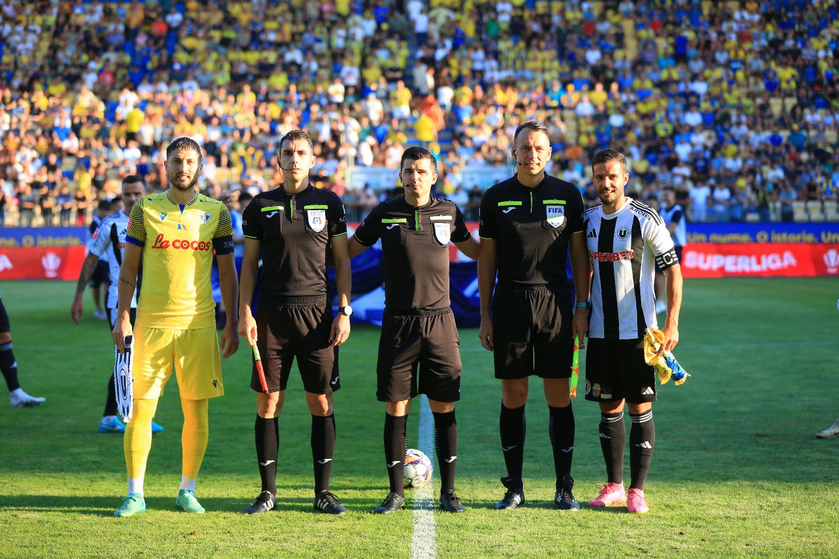 Remiză cu scântei! Petrolul și U Cluj s-au tăvălit reciproc într-un meci aspru și viu