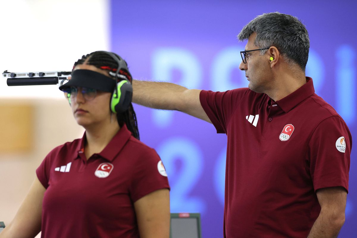 Cele mai tari 24 de imagini din sport în anul 2024 » Să mai admirăm o dată lacrimile de bucurie „tricolore” și ipostazele EPICE pentru cărțile de istorie