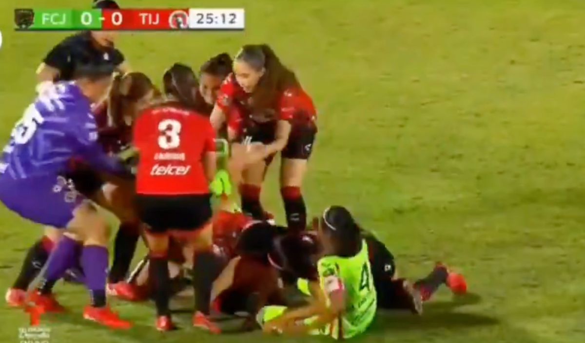 Bătaie pe teren între două fotbaliste din Mexic